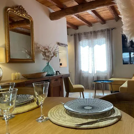 Holiday home Maison Cosy, 2 Chambres, Adossee Aux Remparts *