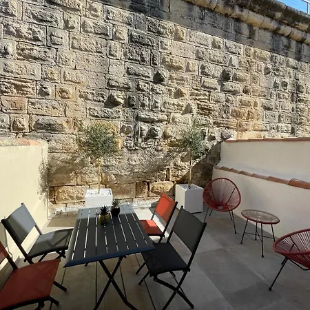 Maison Cosy, 2 Chambres, Adossee Aux Remparts Nyaraló *