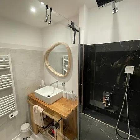 Maison Cosy, 2 Chambres, Adossee Aux Remparts Nyaraló